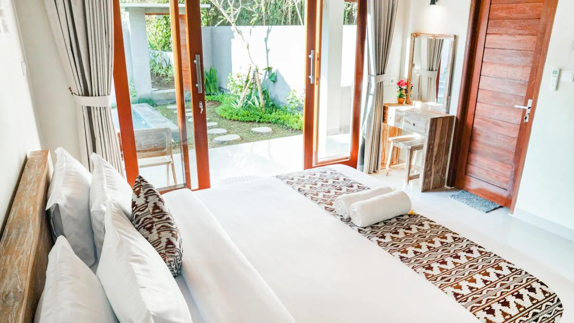 Brookside House - 1Bdr, Prv Pool, 5 Min Ubud Center Villa